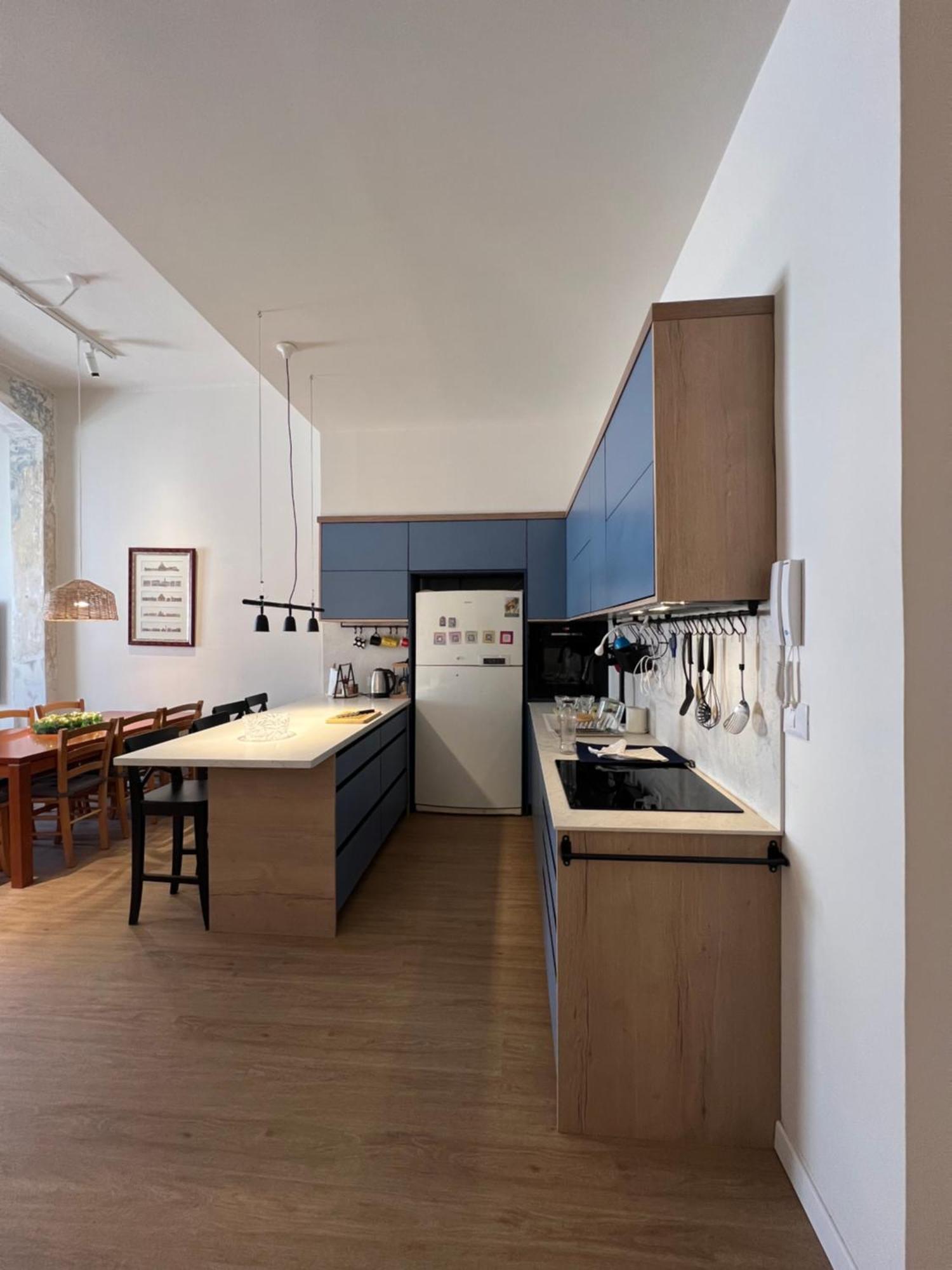 Modern And Spacious Apartment In Downtown Haifa Eksteriør bilde